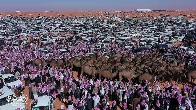 حشود تحيط بفرديات لطامات في الميدان